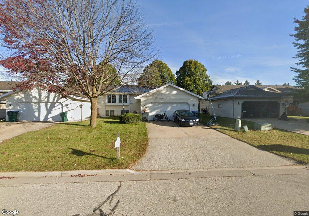 2840 W Glenpark Dr, Appleton, WI 54914 - photo 1