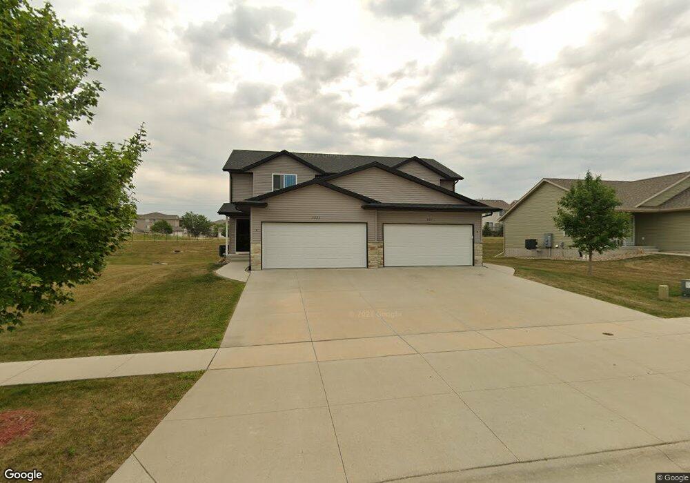 3221 Breyer St SW, Cedar Rapids, IA 52404 - photo 1