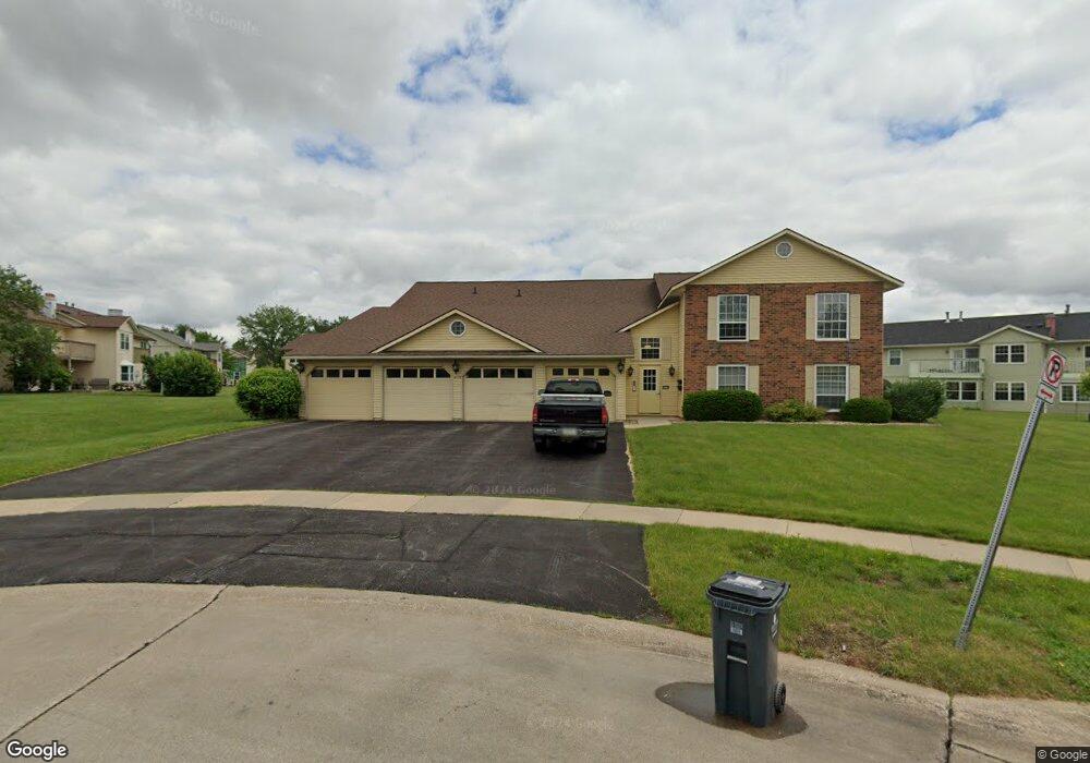 4113 Lexington Ct NE, Cedar Rapids, IA 52402 - photo 1