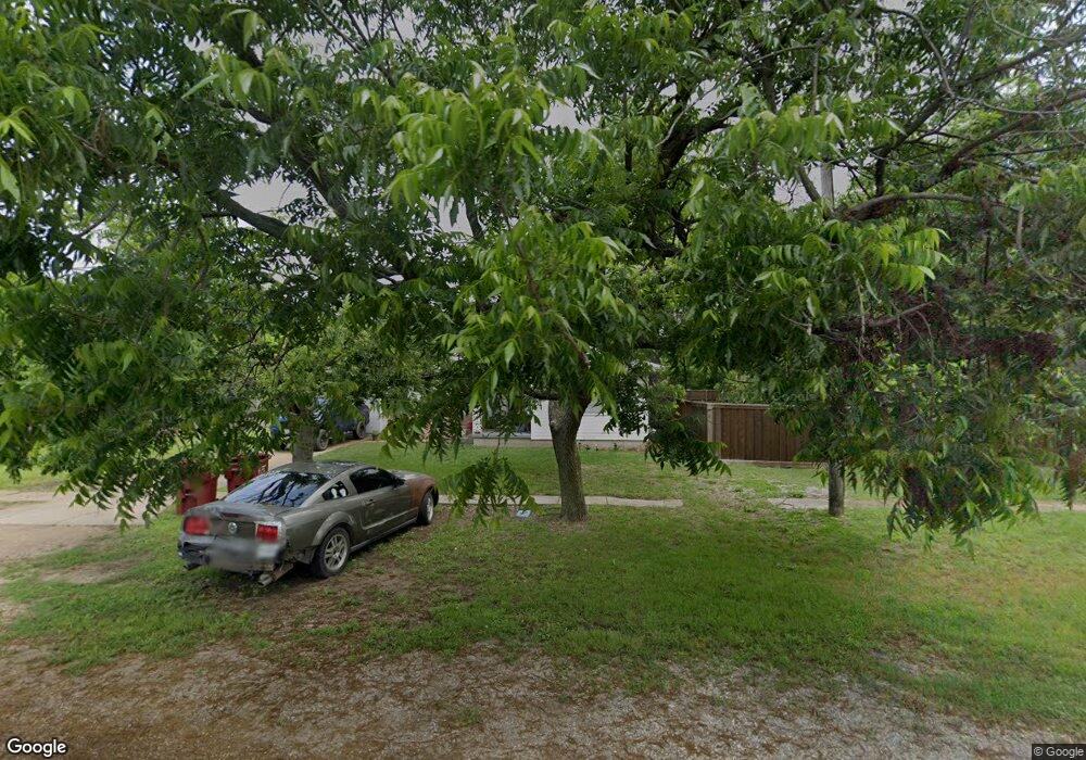 414 W Locust St, Whitewright, TX 75491 - photo 1