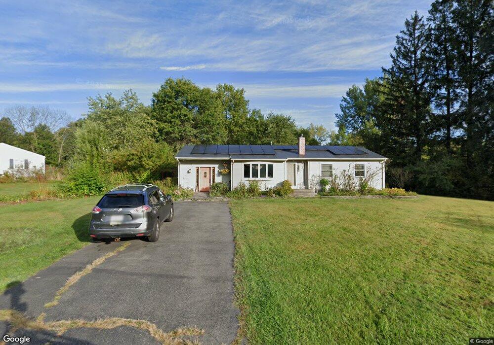 39 Tracy Cir, Amherst, MA 01002 - photo 1