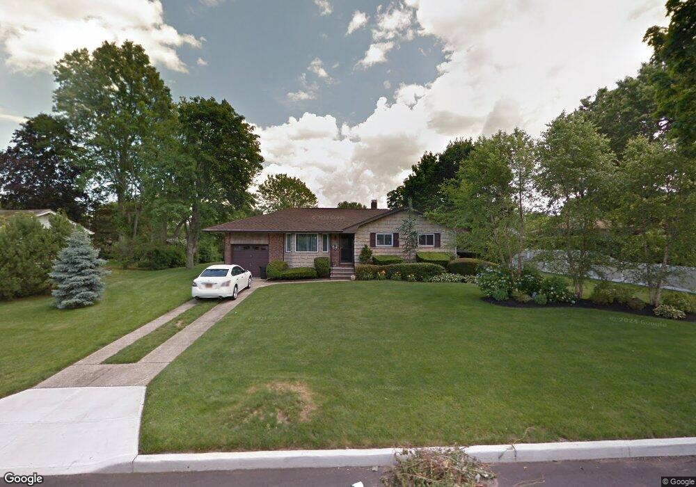 3 Heron Ln, ComMacK, NY 11725 - photo 1