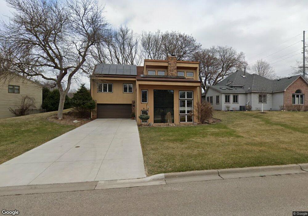 17620 Arrowhead Trail, Minnetonka, MN 55345 - photo 1