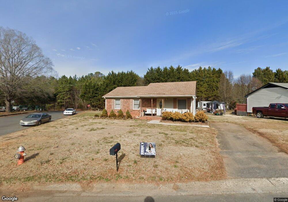 101 Queensgate Rd, Clover, SC 29710 - photo 1