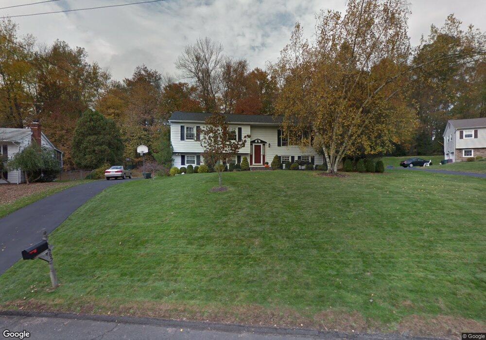 565 Babbling Brook Ln, Valley Cottage, NY 10989 - photo 1