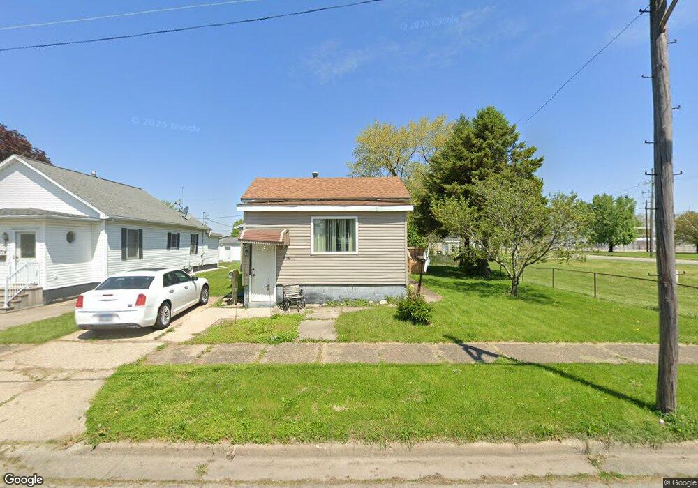 1716 Delavan St, Lincoln, IL 62656 - photo 1