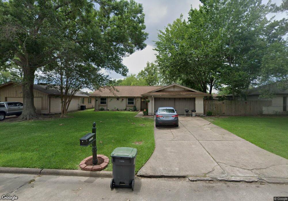 16906 Hibiscus Ln, Friendswood, TX 77546 - photo 1