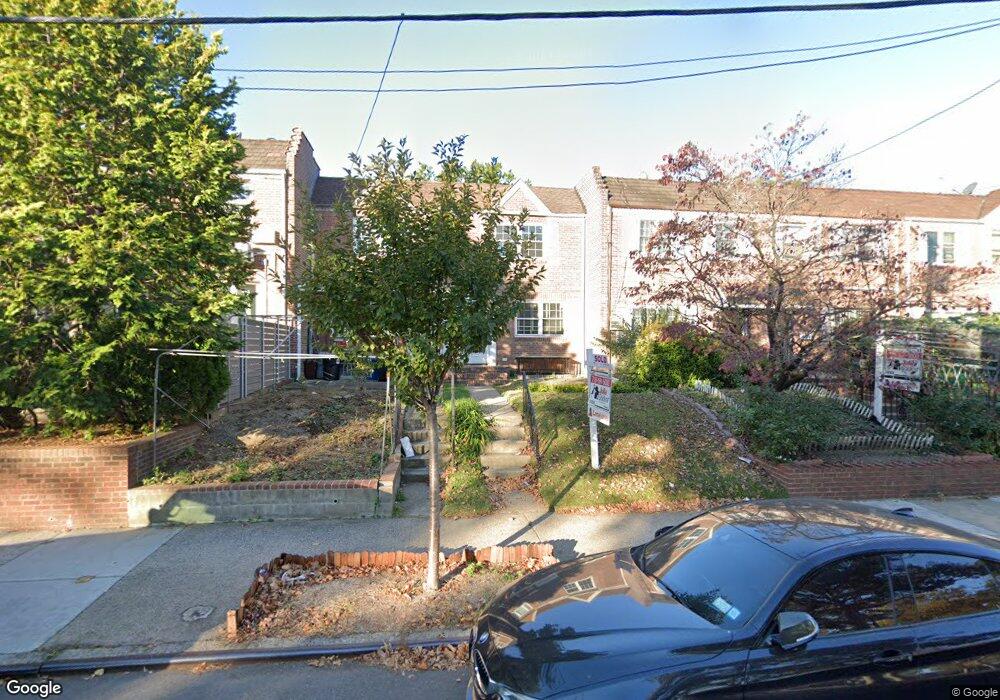 7024 Utopia Pkwy, Fresh Meadows, NY 11365 - photo 1