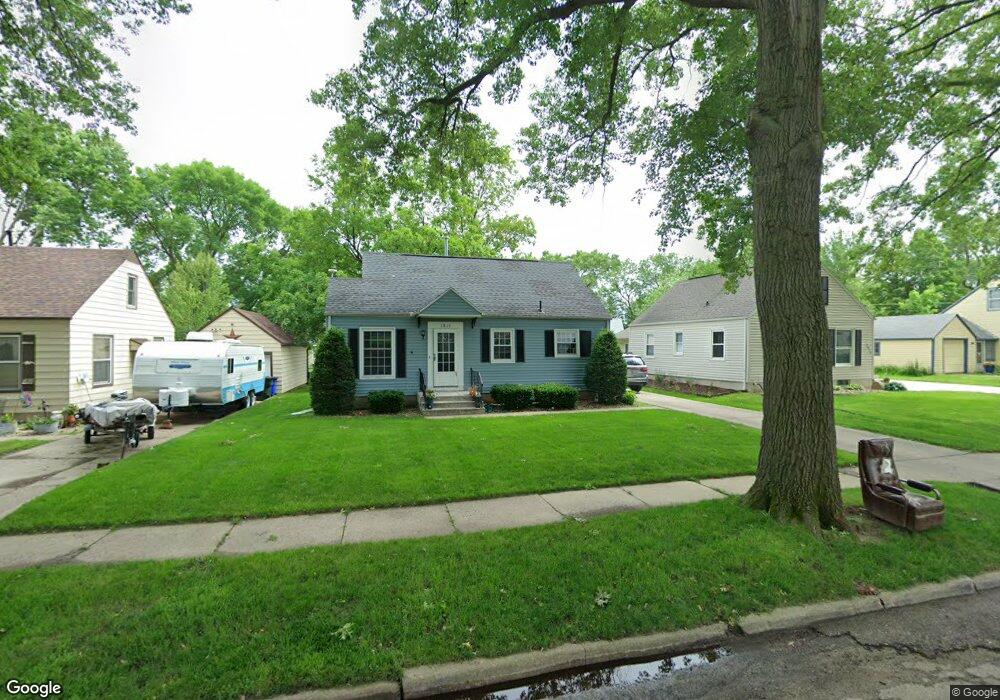 1811 Chandler St SW, Cedar Rapids, IA 52404 - photo 1