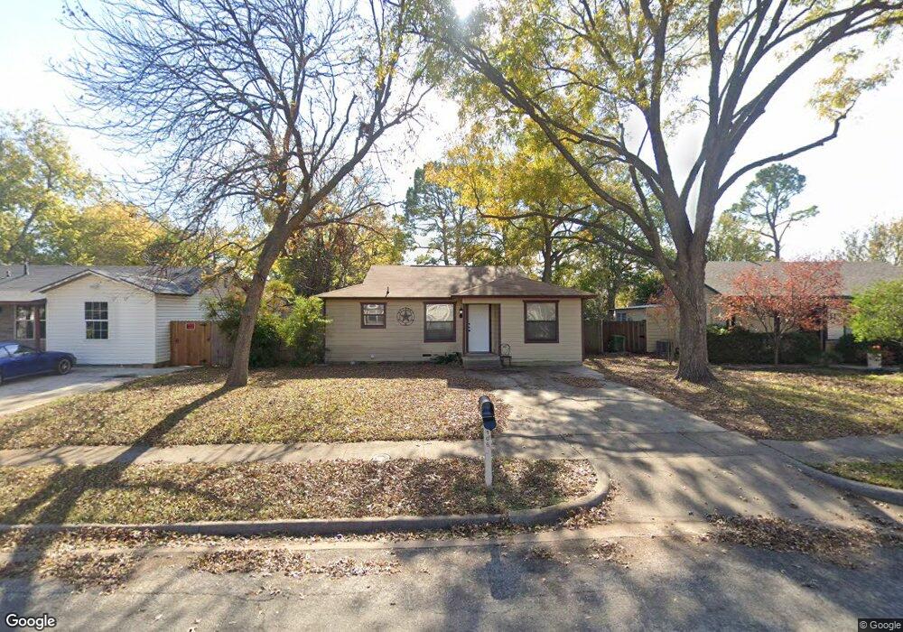 109 Reaves Ln, Hurst, TX 76053 - photo 1