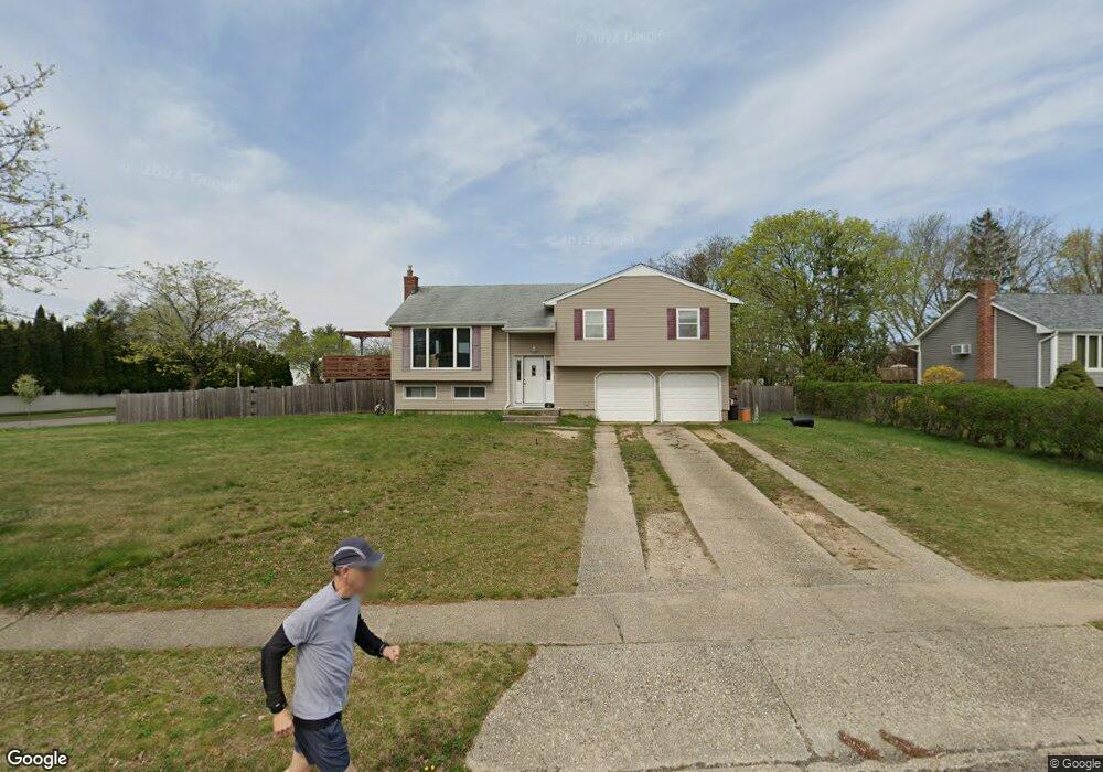 98 Hayrick Ln, ComMacK, NY 11725 - photo 1