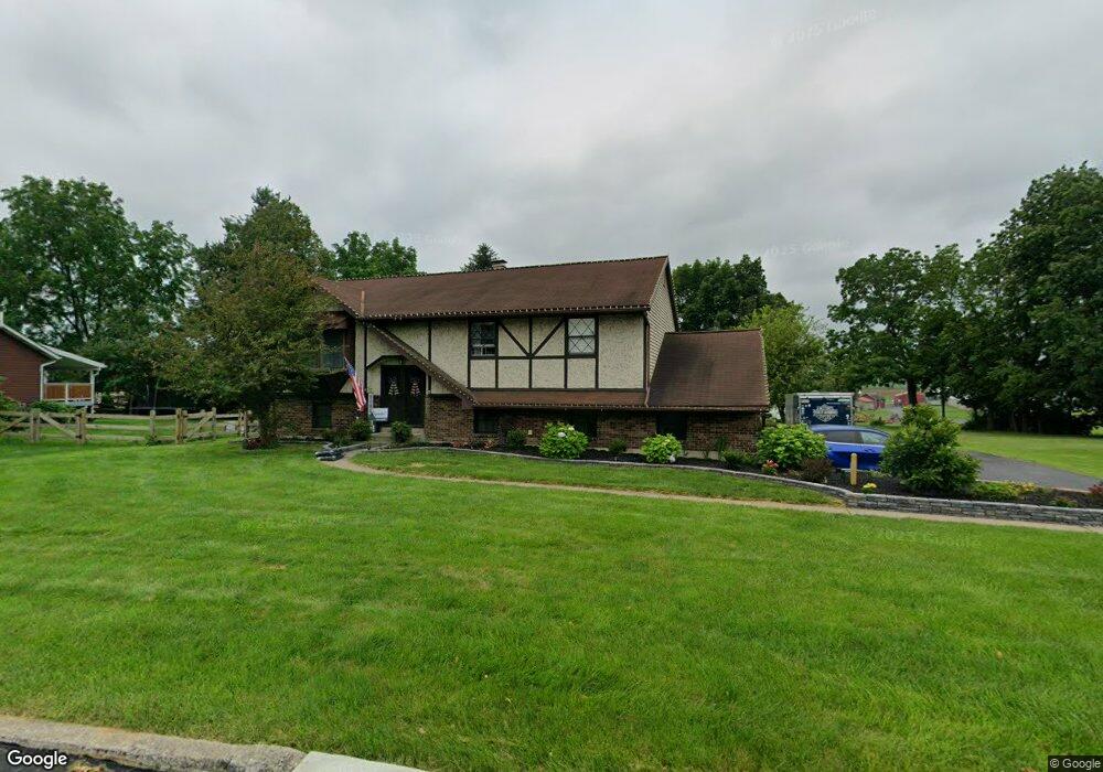 7521 Richard Ln, Bath, PA 18014 - photo 1