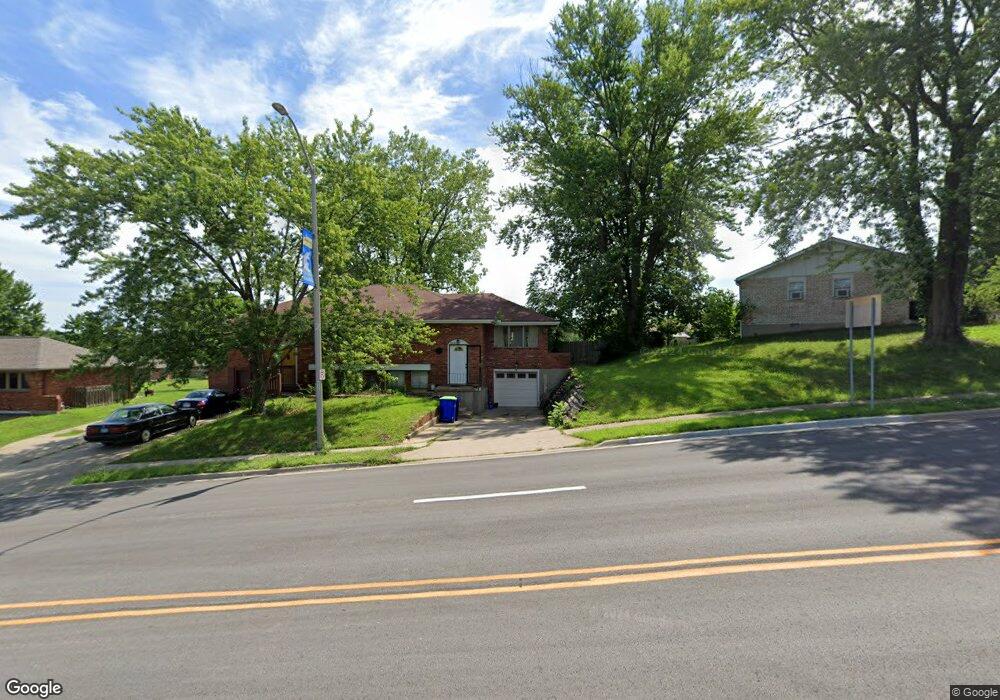 5915 Pflumm Rd, Shawnee, KS 66216 - photo 1