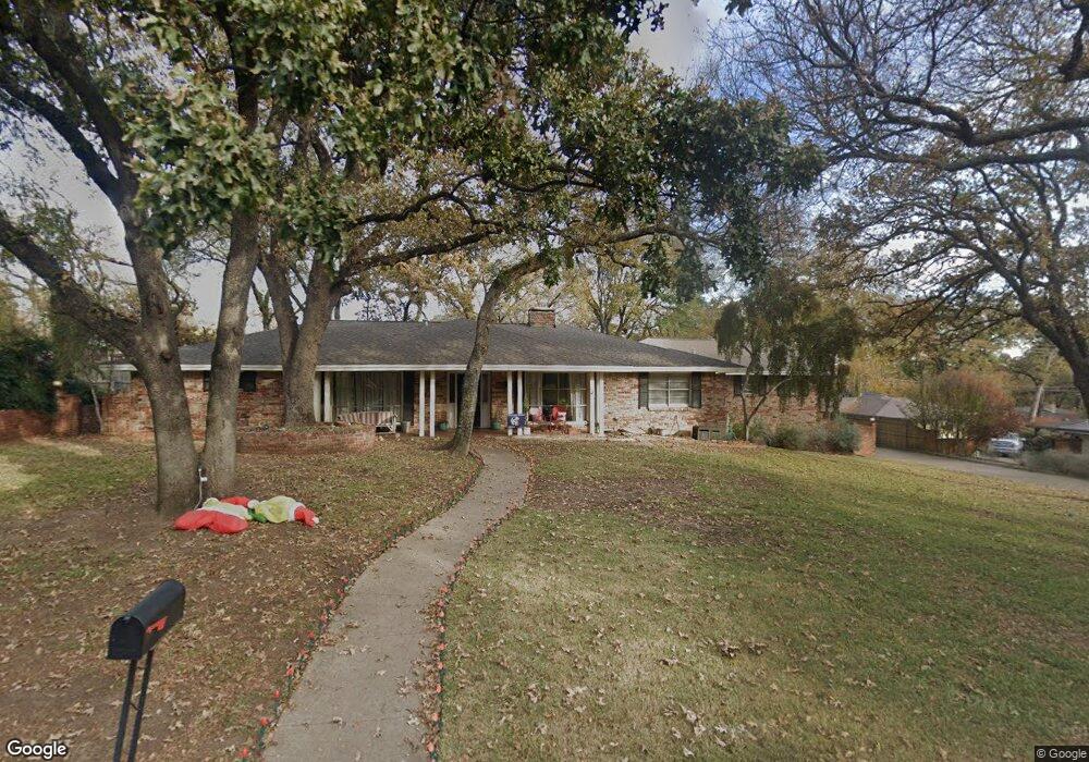 1207 Driftwood Dr, Euless, TX 76040 - photo 1