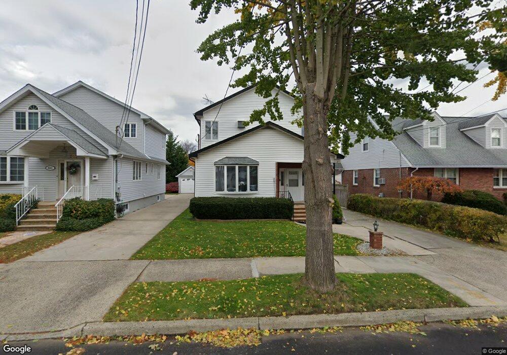 8545 261st St, Floral Park, NY 11001 - photo 1