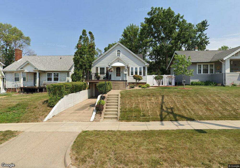 225 18th St NW, Cedar Rapids, IA 52405 - photo 1