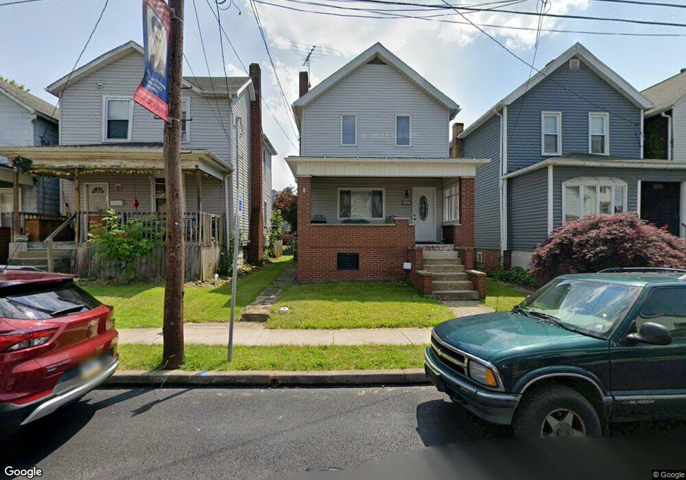 417 Longfellow St, Vandergrift, PA 15690 - photo 1