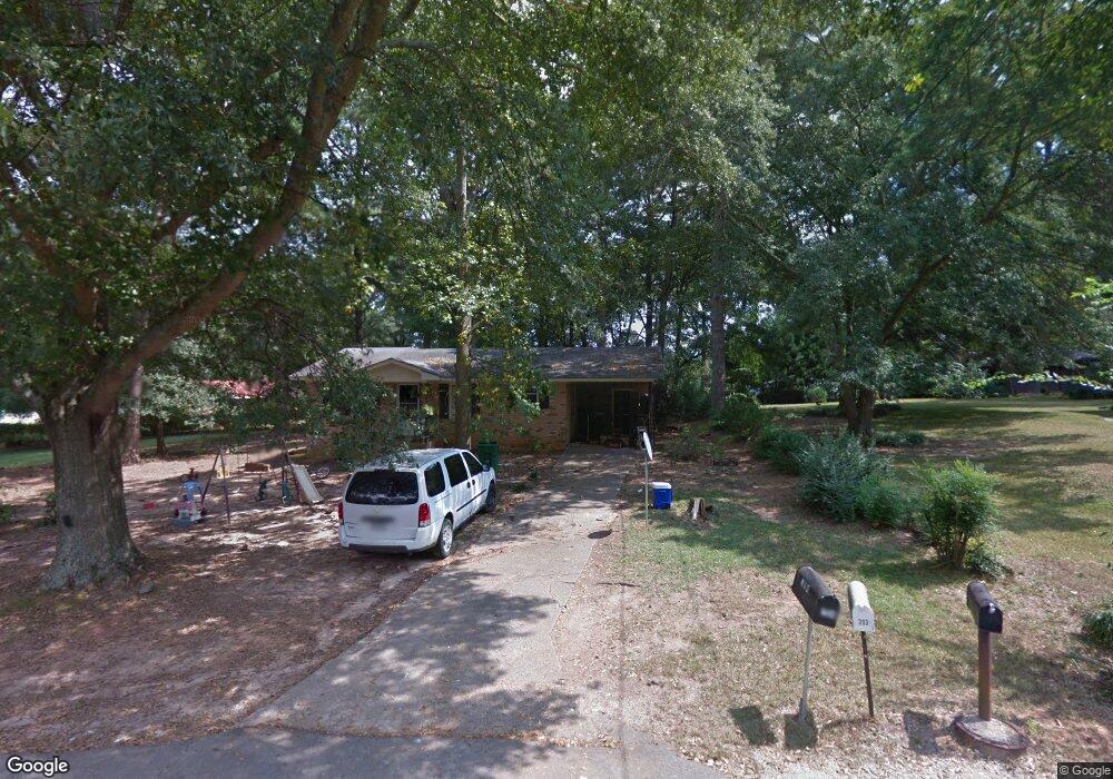 204 Orchard Cir, Commerce, GA 30529 - photo 1