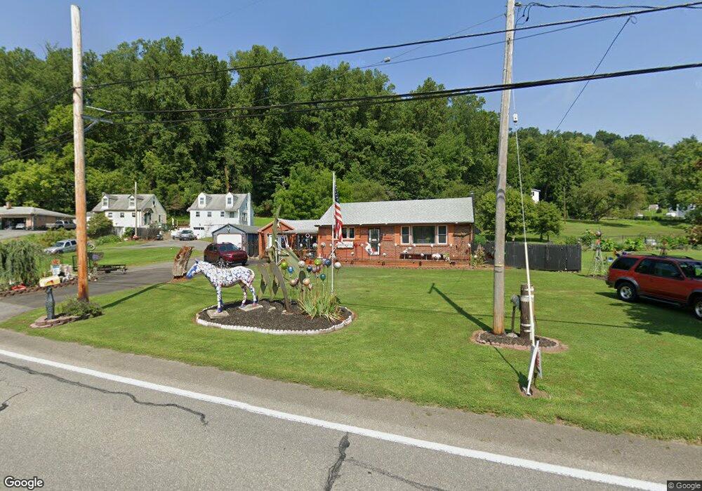 590 S Delaware Dr, Easton, PA 18042 - photo 1