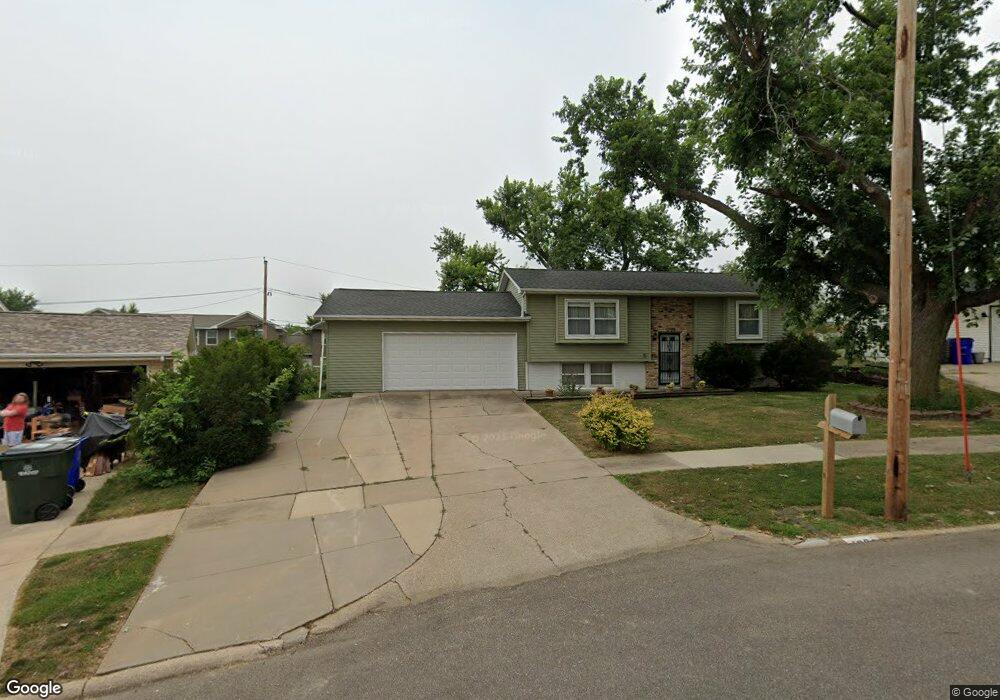 1904 29th St SW, Cedar Rapids, IA 52404 - photo 1
