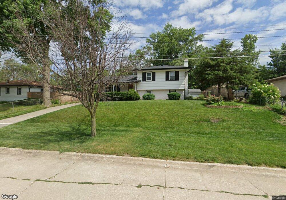 1015 Luster Ln, Des Moines, IA 50315 - photo 1