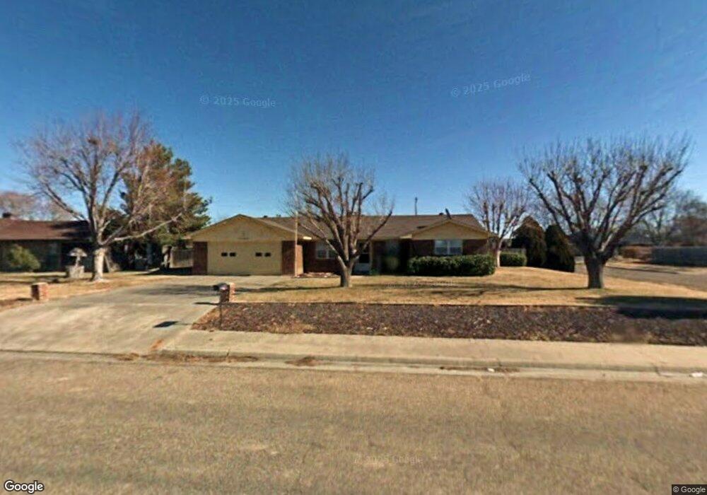 921 Phillips Dr, Dumas, TX 79029 - photo 1