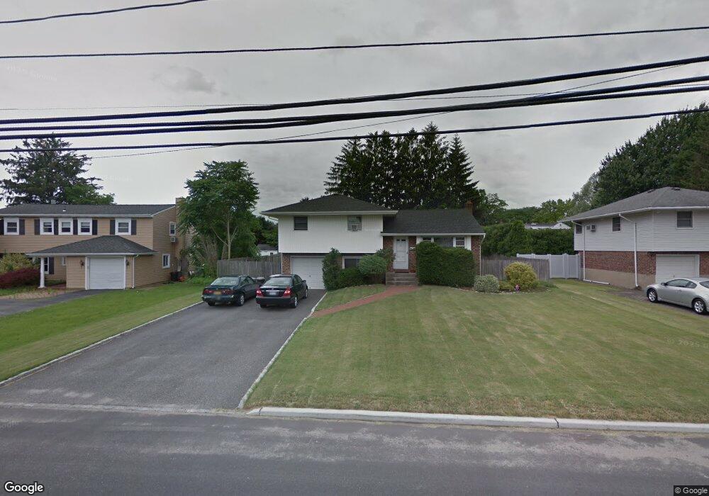 24 Kings Park Rd, ComMacK, NY 11725 - photo 1