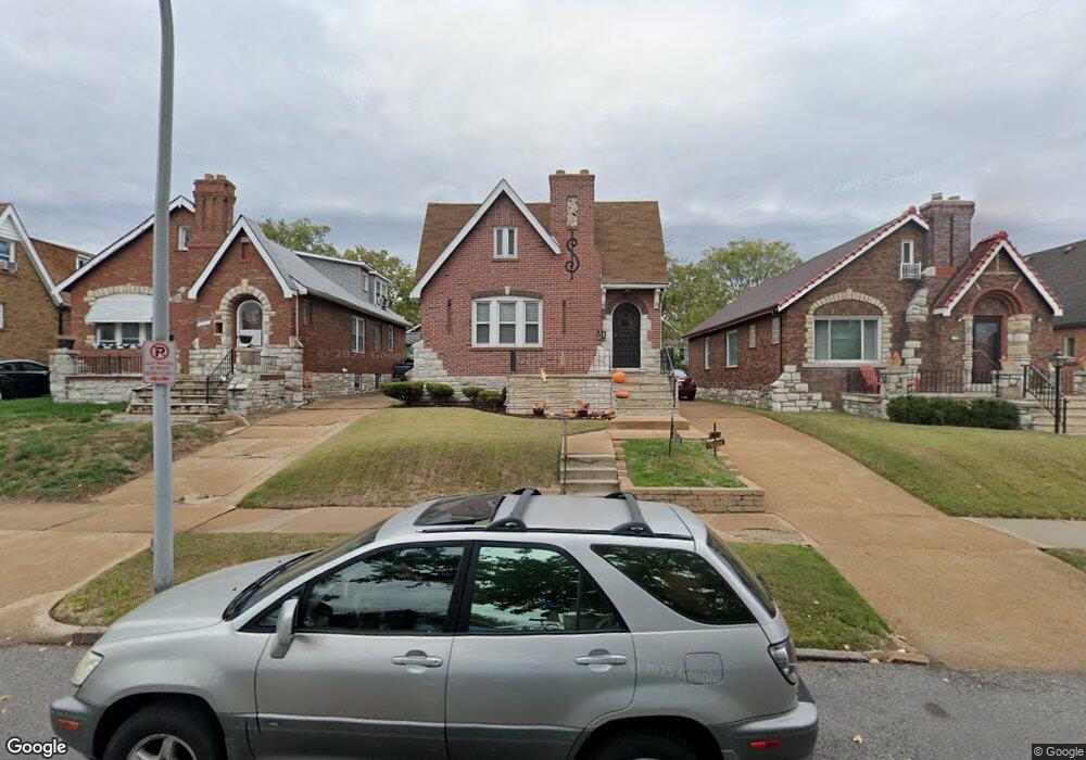 4715 Bessie Ct, Saint Louis, MO 63115 - photo 1