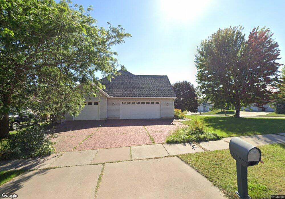 2035 W Ridge Dr, Eau Claire, WI 54703 - photo 1