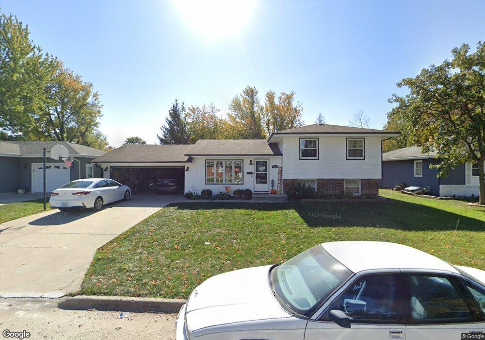 1305 S 10th Ave E, Newton, IA 50208 - photo 1