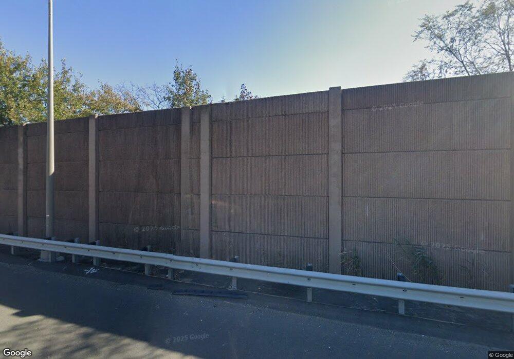 621 Cricket Ln, Woodbridge, NJ 07095 - photo 1