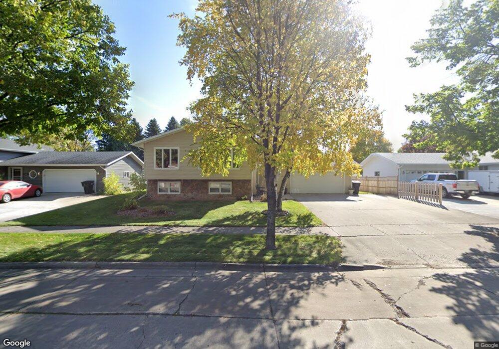 2427 W Fallcreek Ct, Grand Forks, ND 58201 - photo 1