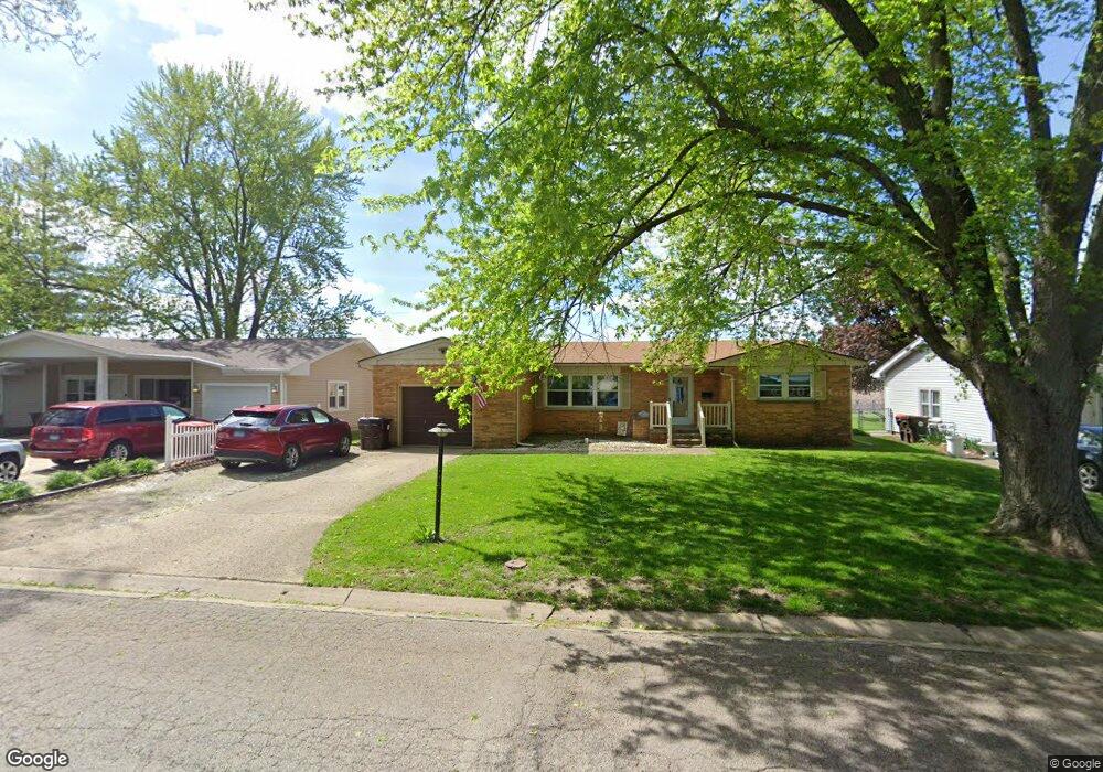 285 Mayfair Dr, Lincoln, IL 62656 - photo 1