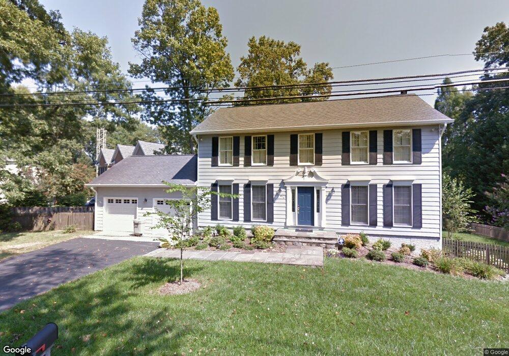 614 Ninovan Rd SE, Vienna, VA 22180 - photo 1