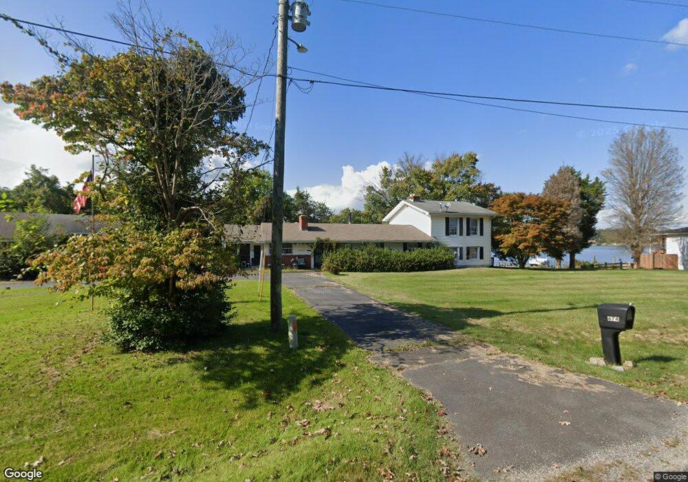 674 Shore Dr, Colonial Beach, VA 22443 - photo 1