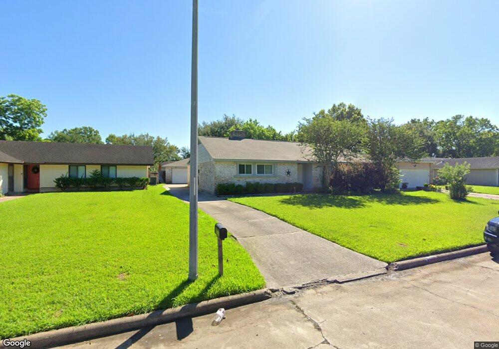 16711 Hibiscus Ln, Friendswood, TX 77546 - photo 1