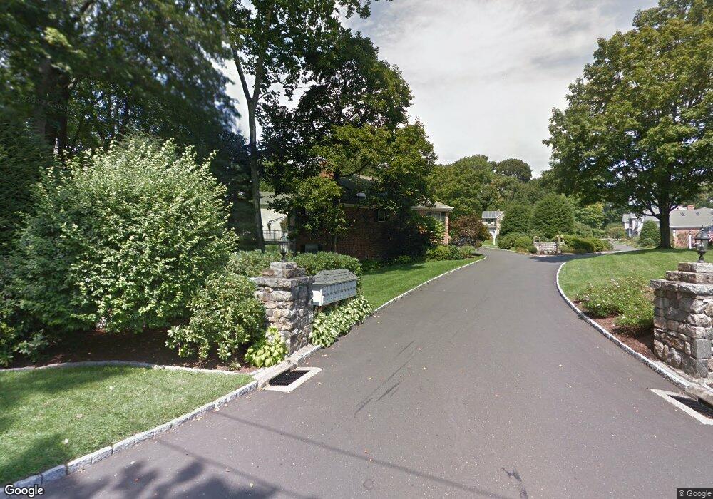 56 Lakeview Ave unit 12, New Canaan, CT 06840 - photo 1