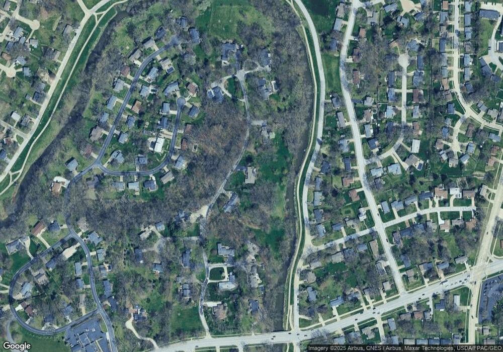 9 Oak Park Dr, Bettendorf, IA 52722 - photo 1