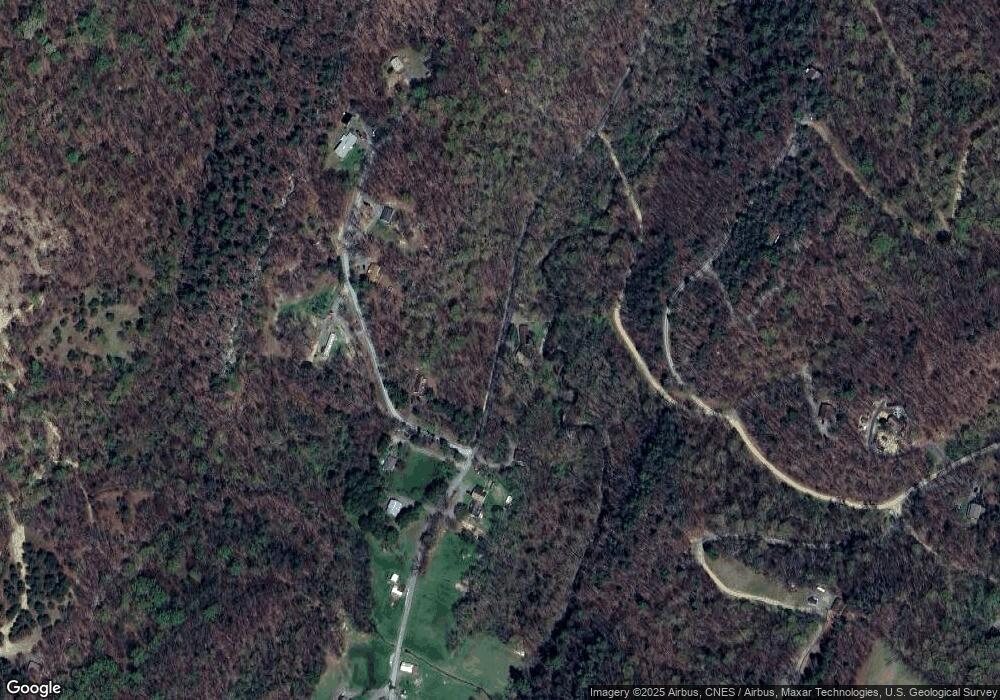 687 Quaint Acres Ln, Berkeley Springs, WV 25411 - photo 1