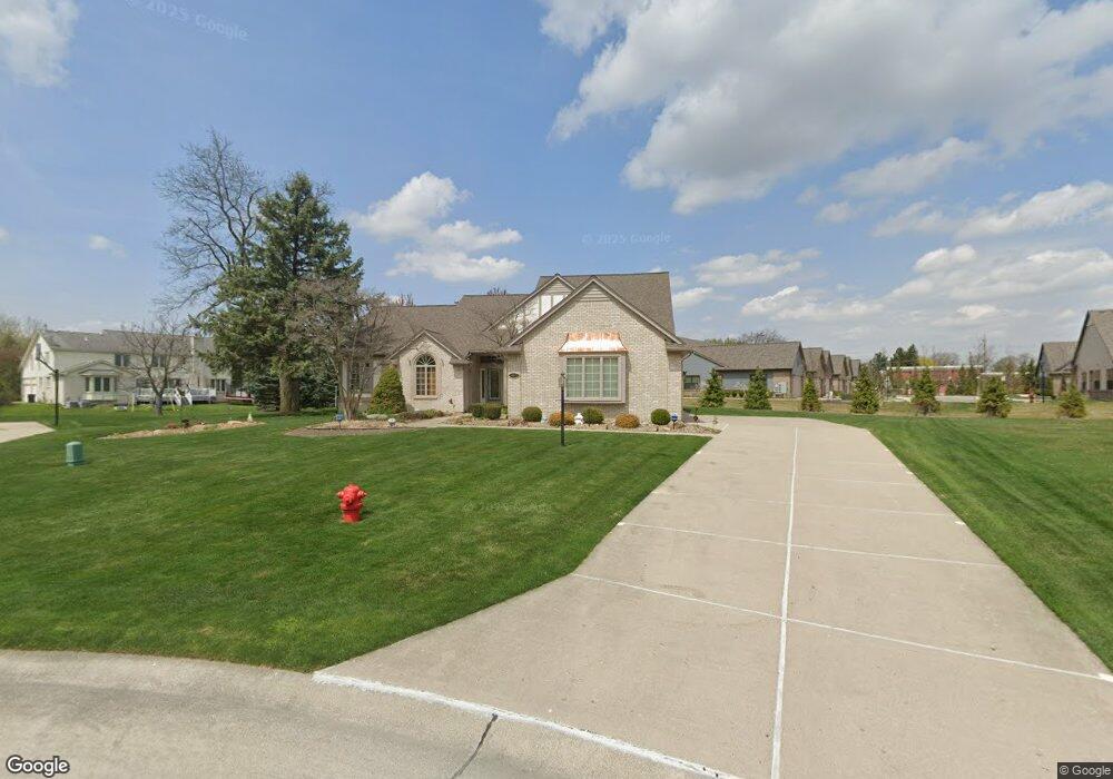 1013 Oak Tree Ln, Bloomfield Hills, MI 48304 - photo 1
