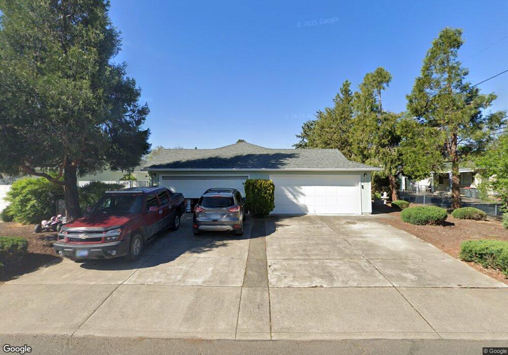 333 N 8th St, Central Point, OR 97502 - photo 1