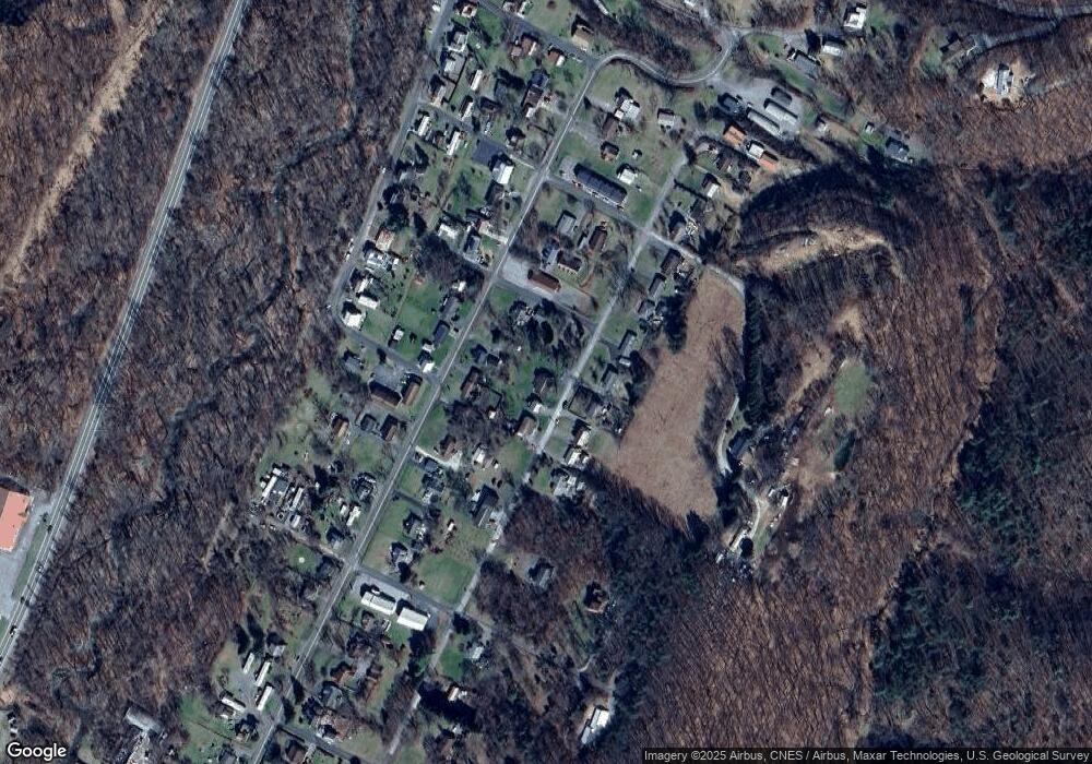 261 N Laurel Ave, Berkeley Springs, WV 25411 - photo 1