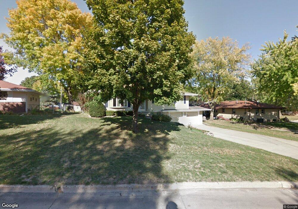 2204 N 2nd Ave E, Newton, IA 50208 - photo 1