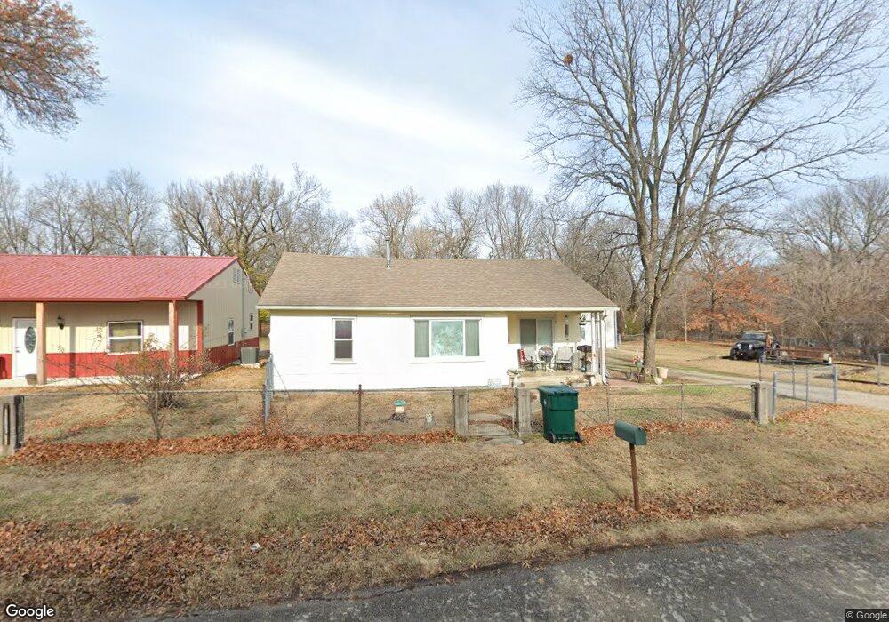 1905 Maple Ave, Parsons, KS 67357 - photo 1