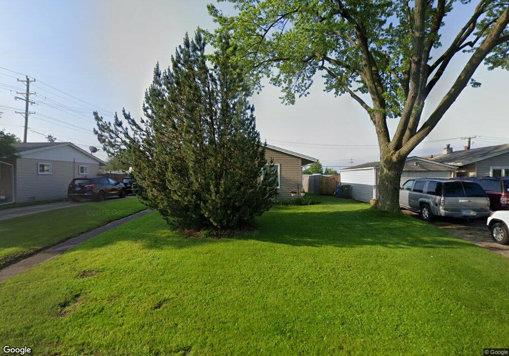 906 Berkley St, Carpentersville, IL 60110 - photo 1