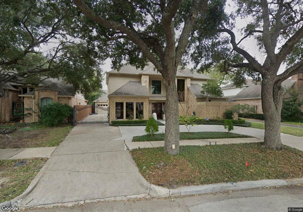 10234 Olympia Dr, Houston, TX 77042 - photo 1