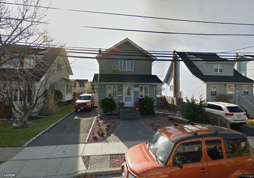 21 Ray St, Freeport, NY 11520 - photo 1