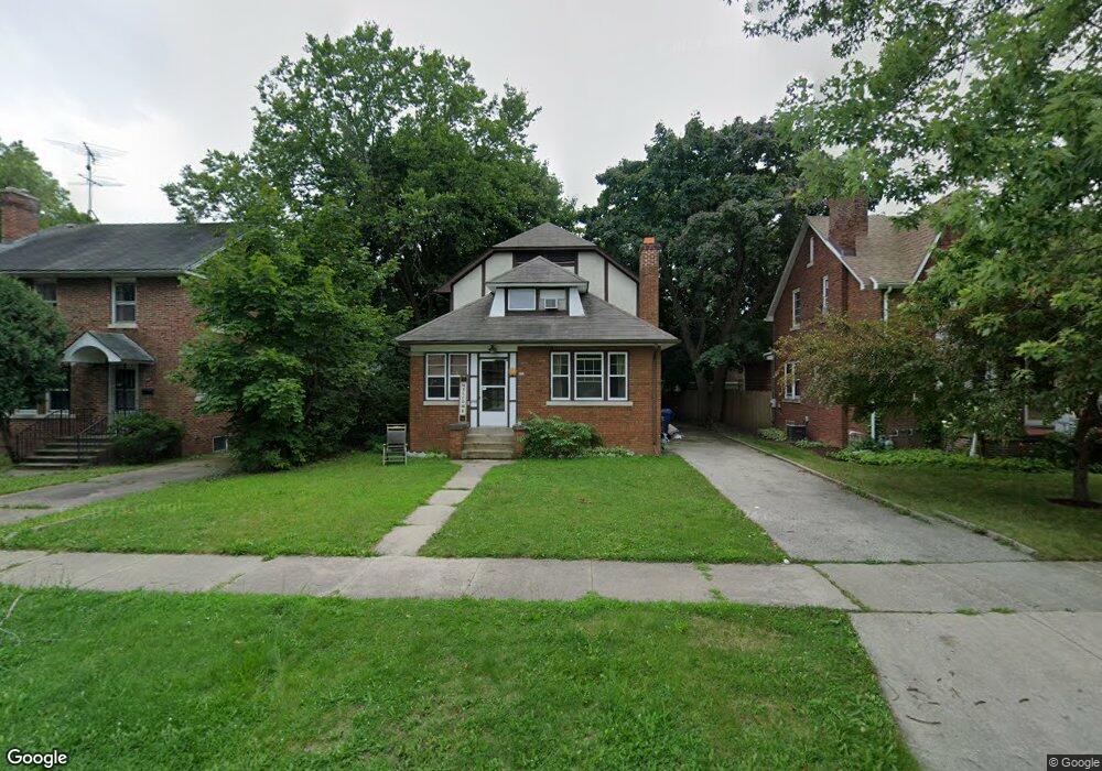 621 W Keith Ave, Waukegan, IL 60085 - photo 1