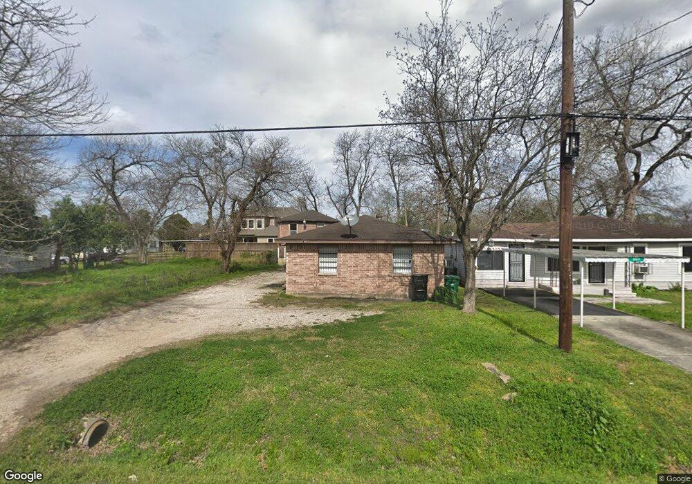 3915 Caplin St, Houston, TX 77026 - photo 1