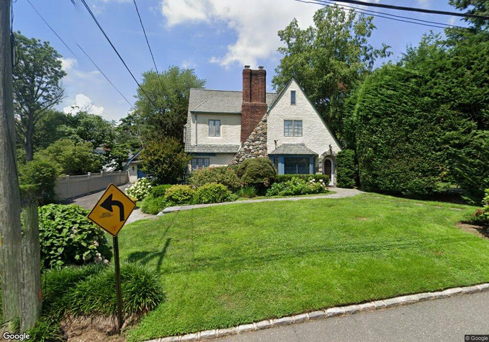 114 Luquer Rd, Port Washington, NY 11050 - photo 1